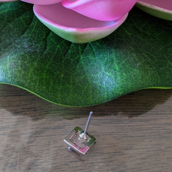 Silverton square crystal stud earrings and pendant - Picture 3 of 3